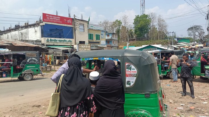 দীঘিনালায় পরিবহনে বাড়তি ভাড়া, চাপে সাধারণ যাত্রী