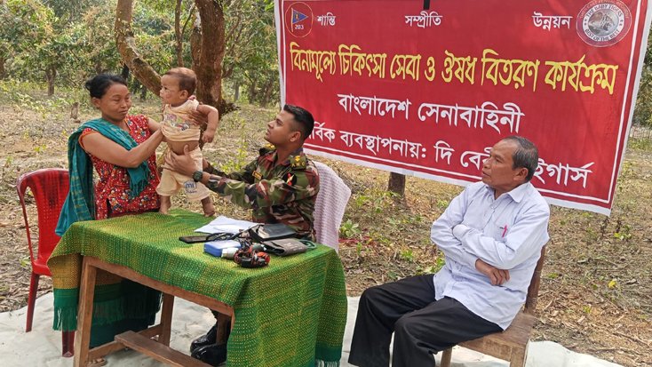 দুর্গম পাহাড়ে সেনাবাহিনীর বিনামূল্যে চিকিৎসা সেবা
