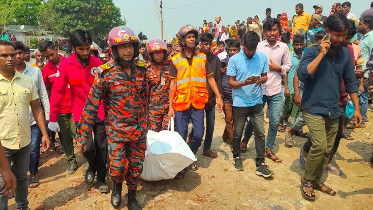 দৌলতদিয়া ফেরিঘাটে বাসডুবি নিহত বেড়ে ২৪