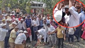 নিজ মাথায় মাটি টেনে খাল পুঃন খননের উদ্বোধন করেন প্রতিমন্ত্রী নুরুল হক নুর