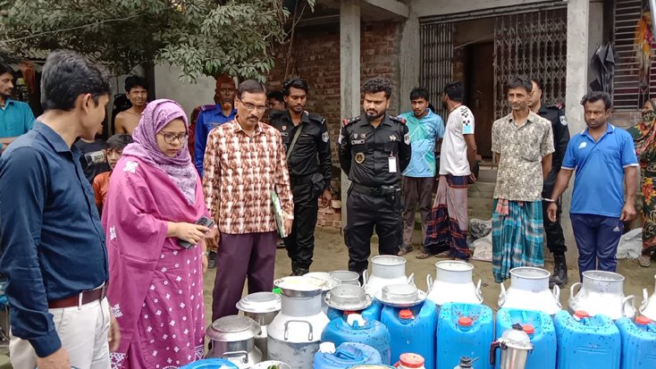 যশোর ভেজাল দুধ উৎপাদন চক্রের ৬ সদস্যকে আটক