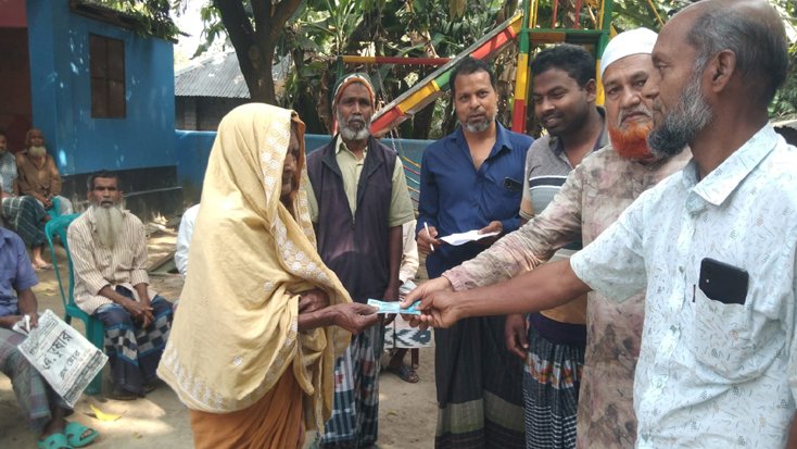 রোগীদের চিকিৎসায অর্থসহ ঈদসামগ্রী বিতরণ করলেন হাজী সারওয়ার জাহান মাষ্টার