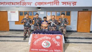 শিবগঞ্জ সীমান্তে বিজিবি অভিযানে ভারতীয় মাদকসহ আটক ১