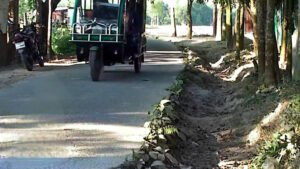 শেরপুরে ১৮ মাস রাস্তার কাজ বন্ধ থাকায় জনদূর্ভোগ চরমে