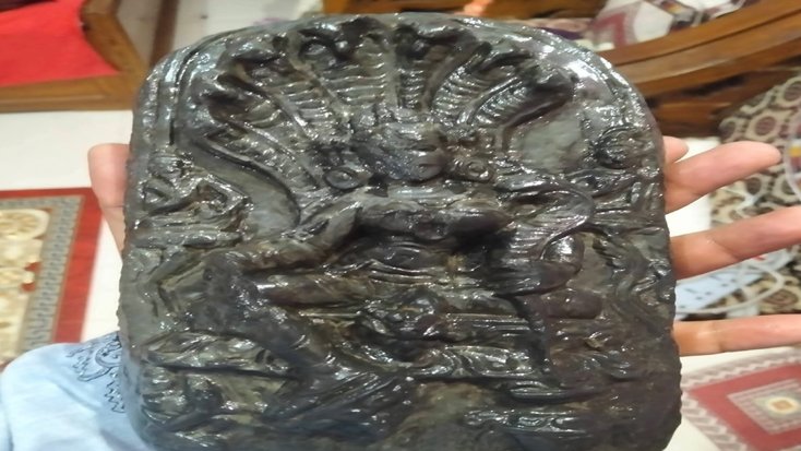 সখীপুরে পুকুরে মাছ ধরতে গিয়ে মিলল পাথরের প্রাচীন মূর্তি