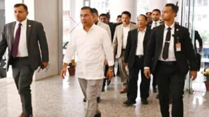 হঠাৎ বিভিন্ন মন্ত্রণালয় পরিদর্শন প্রধানমন্ত্রীর