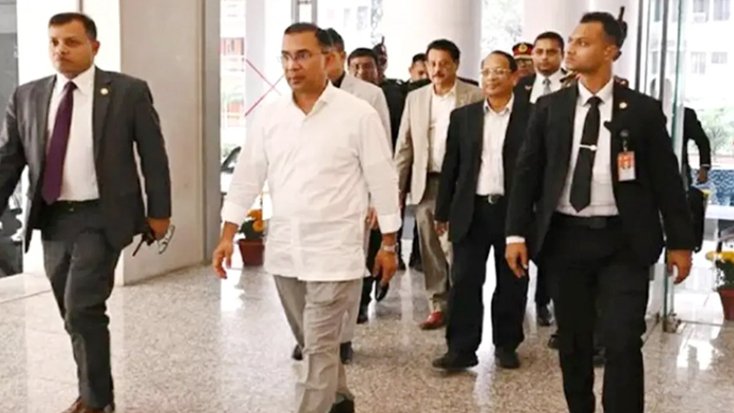 হঠাৎ বিভিন্ন মন্ত্রণালয় পরিদর্শন প্রধানমন্ত্রীর