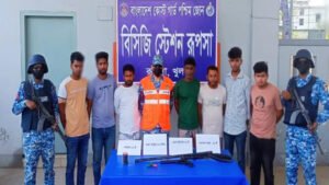 ‎কোস্ট গার্ডের অভিযানে অস্ত্র ও গোলাবারুদ সহ কুখ্যাত সন্ত্রাসী আটক
