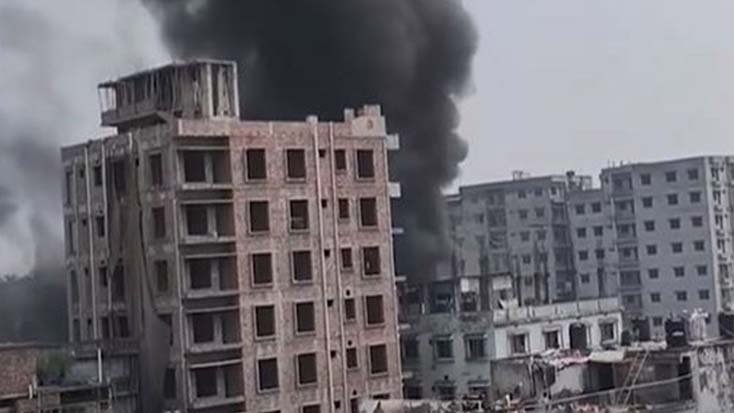 রাজধানীতে ভয়াবহ আগুন, নিয়ন্ত্রণে ৭ ইউনিট