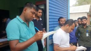 টাঙ্গাইলে অতিরিক্ত দামে তেল বিক্রি কারায় বিভিন্ন প্রতিষ্ঠানে জারিমানা