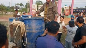 আমতলীতে অবৈধ জ্বালানি মজুদ ডিজেল-অকটেন জব্দ