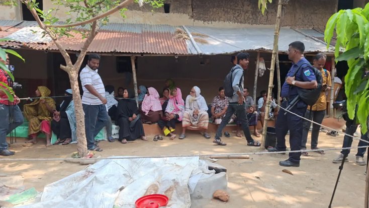 একই পরিবারের ৪ জনকে গলা কেটে হত্যা