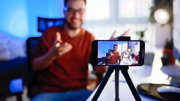 কনটেন্ট ক্রিয়েটর দের জন্য দুঃসংবাদ 