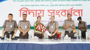 খুলনা মেট্রোপলিটন পুলিশের দুই ঊর্ধ্বতন কর্মকর্তার বিদায় সংবর্ধনা