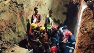 চট্টগ্রামে মাটি চাপায় প্রাণ গেল ২ শ্রমিকের