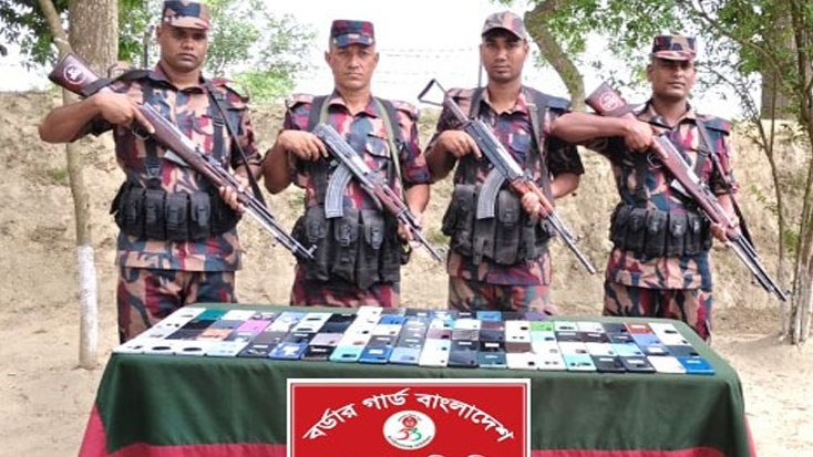 চাঁপাইনবাবগঞ্জ সীমান্তে বিজিবির অভিজানে ভারতীয় মোবাইল ফোন জব্দ