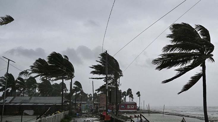 চার বিভাগে ধেয়ে আসছে শক্তিশালী কালবৈশাখী ঝড়
