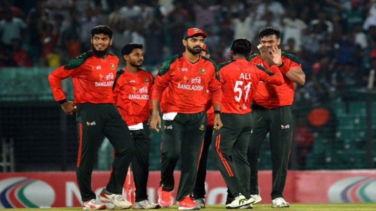 টসে হেরে বোলিংয়ে বাংলাদেশ