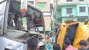 টাঙ্গাইলে বাস-ট্রাকের সংঘর্ষে, নিহত ২