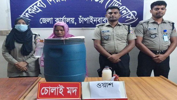 ডিএনসির অভিযান ৮০ লিটার চোলাইমদ ও ১৪০০ লিটার ওয়াশসহ নারী গ্রেফতার