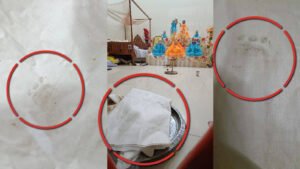 ধুতির ওপর অজানা পায়ের ছাপ, ‘গোপালের পদচিহ্ন’ বলছেন ভক্তরা