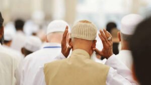 নামাজের মাধ্যমে আল্লাহর সঙ্গে সম্পর্ক গড়ার ৫ উপায়