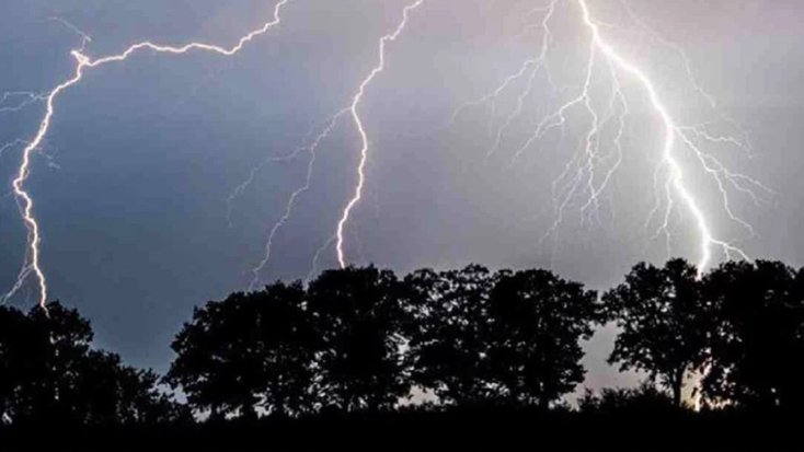 বজ্রপাতে প্রাণ গেল যুবকের