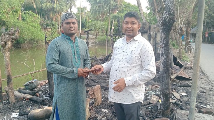 বটিয়াঘাটায় অগ্নিকাণ্ডে ভস্মীভূত চায়ের দোকান