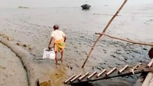 বটিয়াঘাটায় খেয়াঘাট সিন্ডিকেটের দৌরাত্ম্য