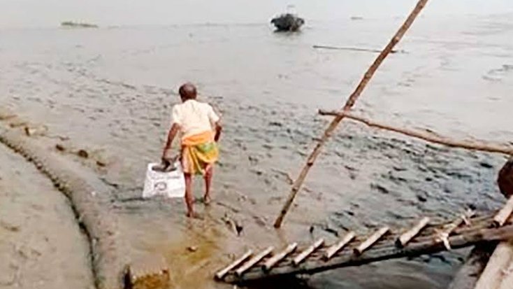 বটিয়াঘাটায় খেয়াঘাট সিন্ডিকেটের দৌরাত্ম্য