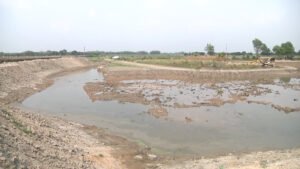 বটিয়াঘাটায় সরকারি নির্দেশ উপেক্ষা করে শৈলমারী নদী দখলের মহোৎসব