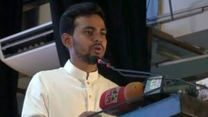 মাঝে মাঝে বিদ্যুৎ যায় নাকি আসে, প্রশ্ন আসিফ মাহমুদের