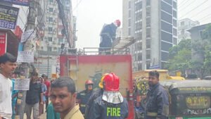 রাজধানীর গ্রিন লাইফ হাসপাতালে আগুন