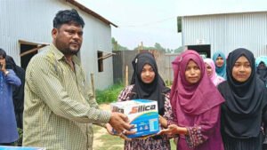 শেরপুরের শিক্ষার্থীদের সিলিং ফ্যান বিতরণ