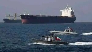 সমুদ্রপথে ইরানের বাণিজ্য বন্ধেরে দাবি