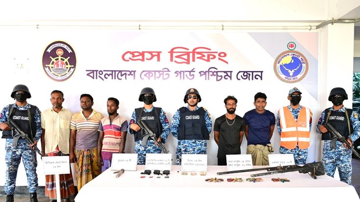 সুন্দরবনে কোস্ট গার্ডের অভিযানে ২ বনদস্যু আটক