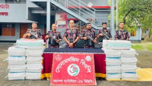 সোনামসজিদ সীমান্তে বিজিবির বড় সাফল্য ভারতীয় ট্রাকসহ মাদক সিরাপ জব্দ