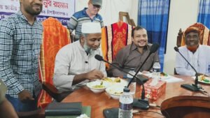 হাসপাতালের খাবার খেয়ে যাচাই করলেন এমপি