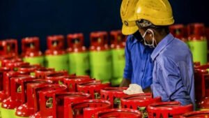 ১২ কেজি এলপিজির দাম একলাফে বাড়ল ৩৮৭ টাকা