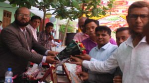 ৩৩ বছরের কর্মজীবন শেষে প্রধান শিক্ষকের রাজকীয় বিদায়