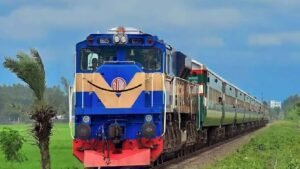 ঈদযাত্রার দ্বিতীয় দিনের টিকিট বিক্রি চলছে