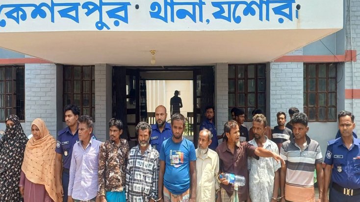 কেশবপুরে পুলিশের অভিযানে ১৭ আসামি গ্রেফতার