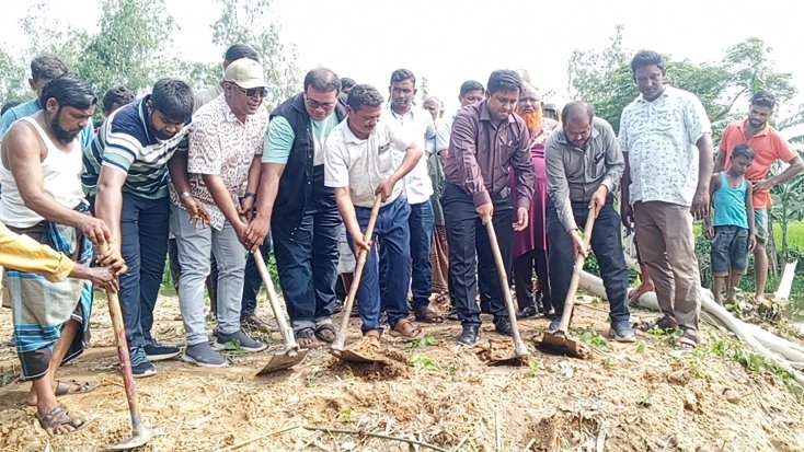 খায়রুয়া বাঁধে জান খাল খননের উদ্বোধন