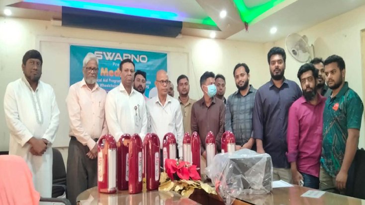 চাঁপাইনবাবগঞ্জ সদর হাসপাতালে স্বপ্নের মানবিক সহায়তা