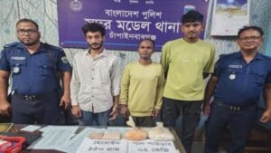 চাঁপাইনবাবগঞ্জে বিস্ফোরক ও হেরোইনসহ ৩ জন গ্রেফতার