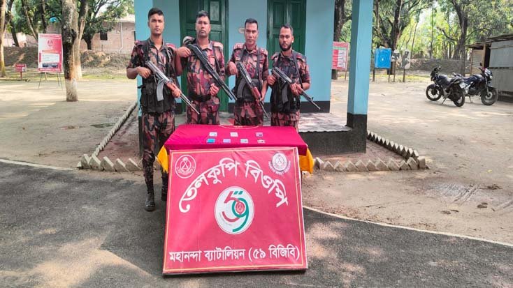 চাঁপাইনবাবগঞ্জে ৫৯ বিজিবির অভিযান ৭টি ভারতীয় মোবাইল ফোন জব্দ