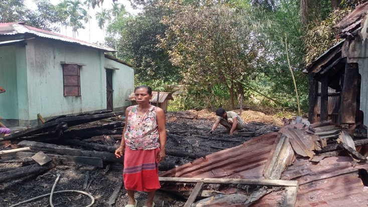 দীঘিনালায় ভয়াবহ অগ্নিকাণ্ডে চাকমার বসতঘর পুড়ে ছাই