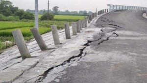 দুর্নীতির ছায়া উদ্বোধনের আগেই বাসাইলের সড়কে ফাটল