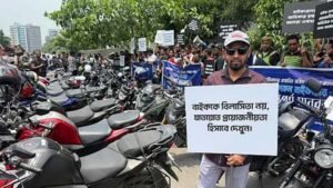 নতুন করের প্রস্তাব এনবিআরের সামনে বাইকারদের বিক্ষোভ
