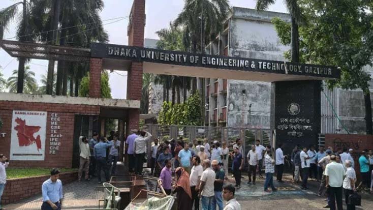 নতুন ভিসিকে ক্যাম্পাসে ঢুকতে বাধা, চলছে ব্লকেড কর্মসূচি